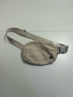 Lululemon Everywhere Belt Bag, 1L